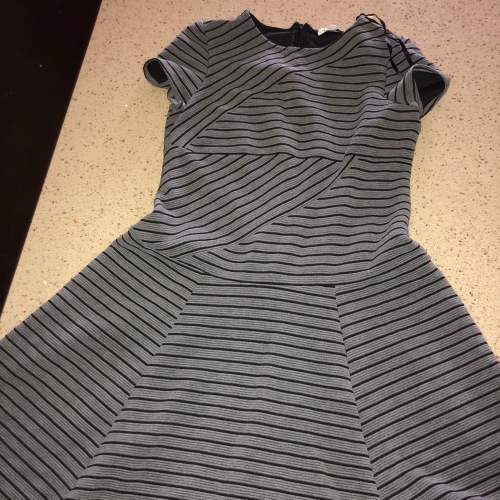 Sandra Darren women’s L skater dress